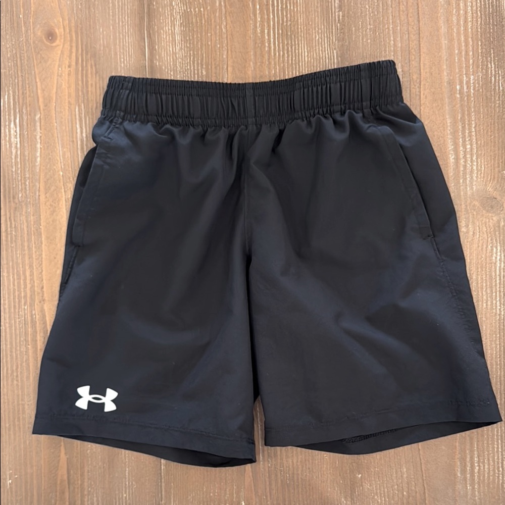 Boys Under Armour Shorts Small